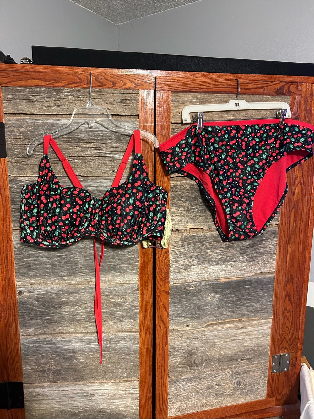 NWT Wild Fable Black Cherry Print Underwire Bikini with Red Trim Size 24 and 2X